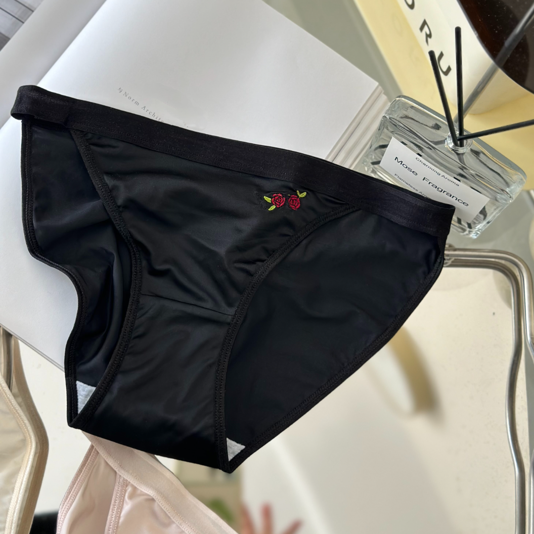 Embroidered Rose Briefs (4 Packs)