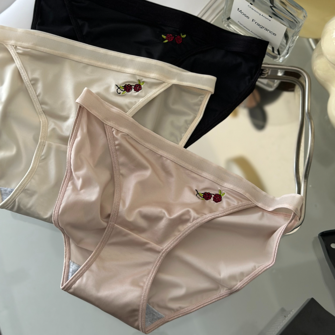 Embroidered Rose Briefs (4 Packs)