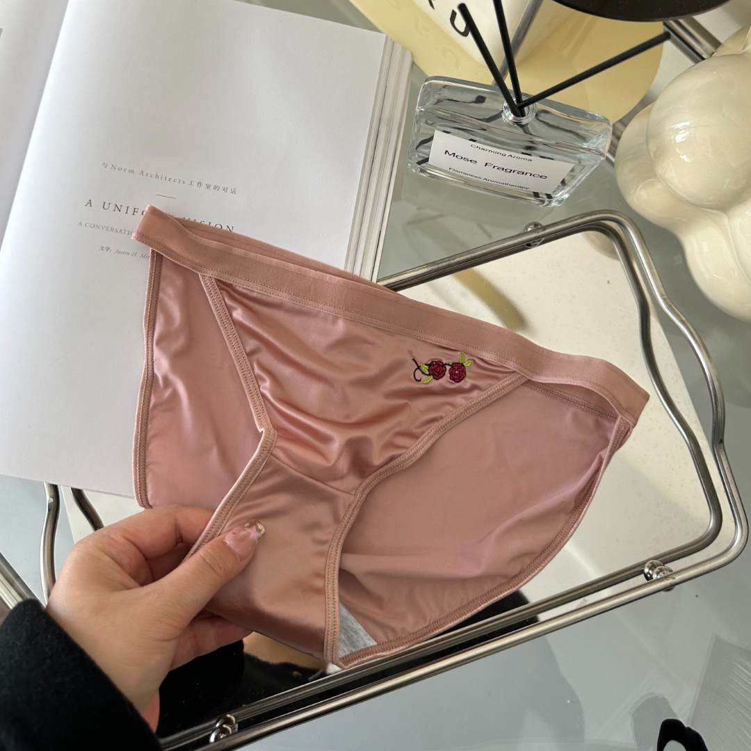 Embroidered Rose Briefs (4 Packs)